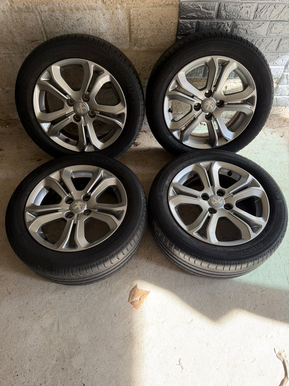 Orginele Peugeot velgen met bandén 16 îch 4x108, Autos : Divers, Enjoliveurs, Enlèvement ou Envoi