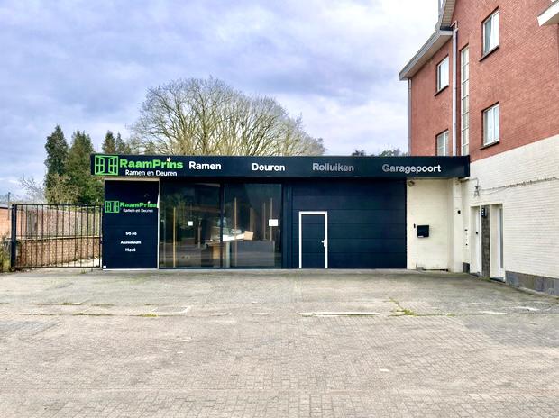 Magazijn/showroom met grond te huur in Brasschaat, 427 m², Location, Espace commercial