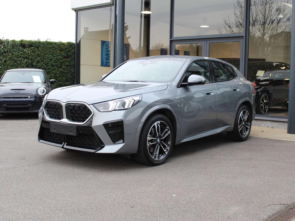 BMW X2 sDrive20i M Sport / BLINDSPOT / CAM / ICONIC GLOW, Argent ou Gris, 1645 kg, Noir, 5 portes