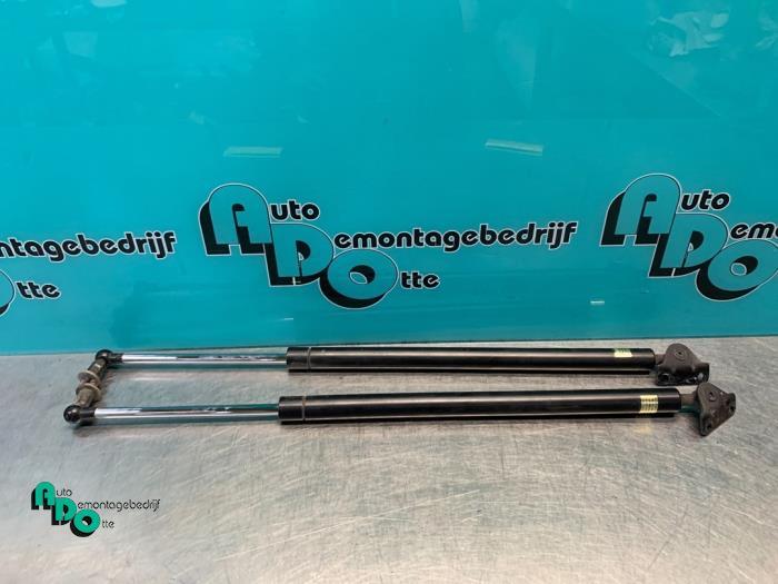 Set Gasdempers Achterklep van een Mitsubishi Grandis (Grandi, Auto-onderdelen, Gebruikt, -, -, Ophalen of Verzenden