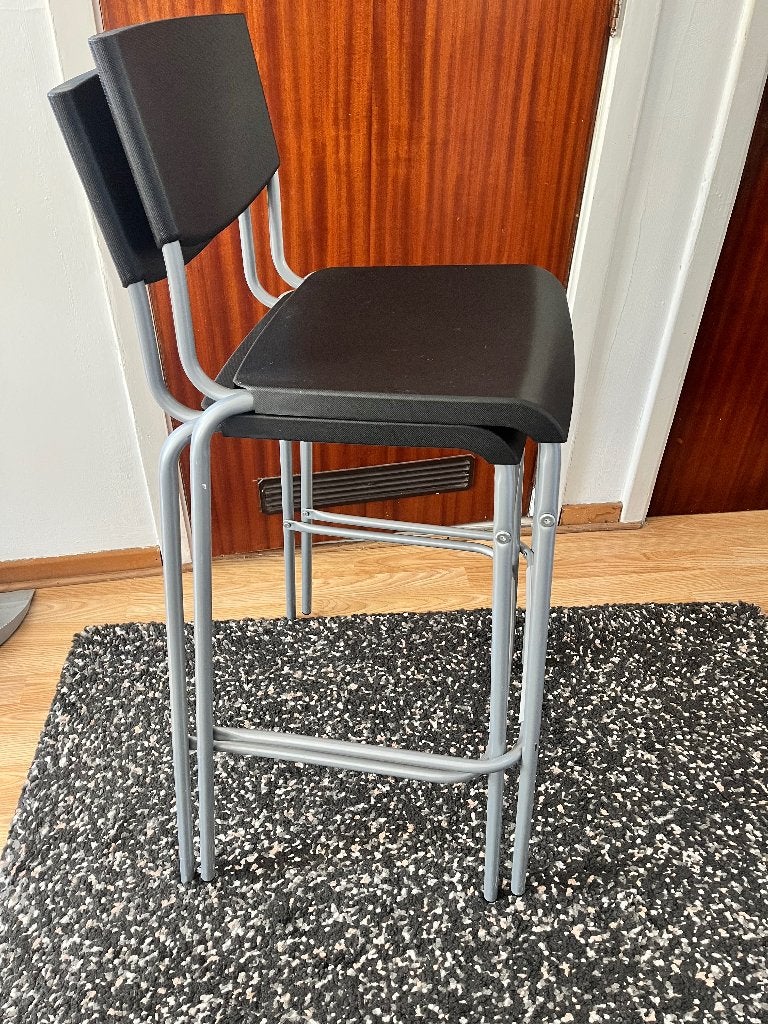 Stool, Enlèvement