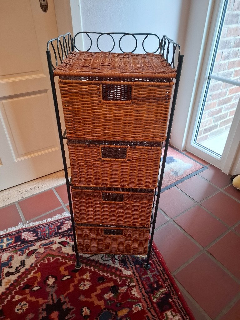 Kastje met 4 rieten schuifjes, Ophalen