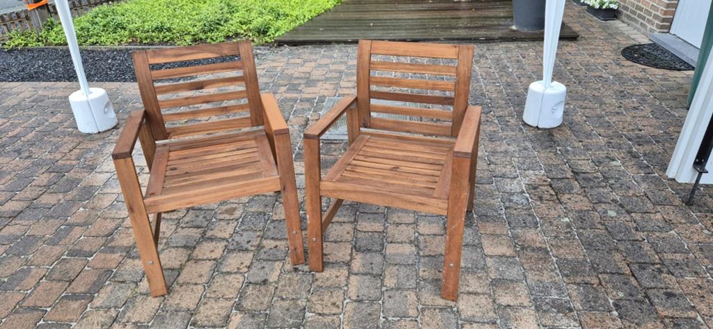 Twee houten tuinzetels, Ophalen