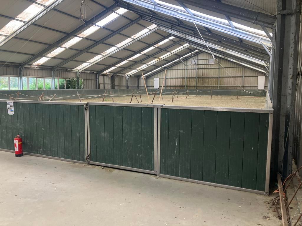 Prachtige binnenpiste / binnenbak 40x20m, hoogte 1,30m, Dieren en Toebehoren, Stalling en Weidegang