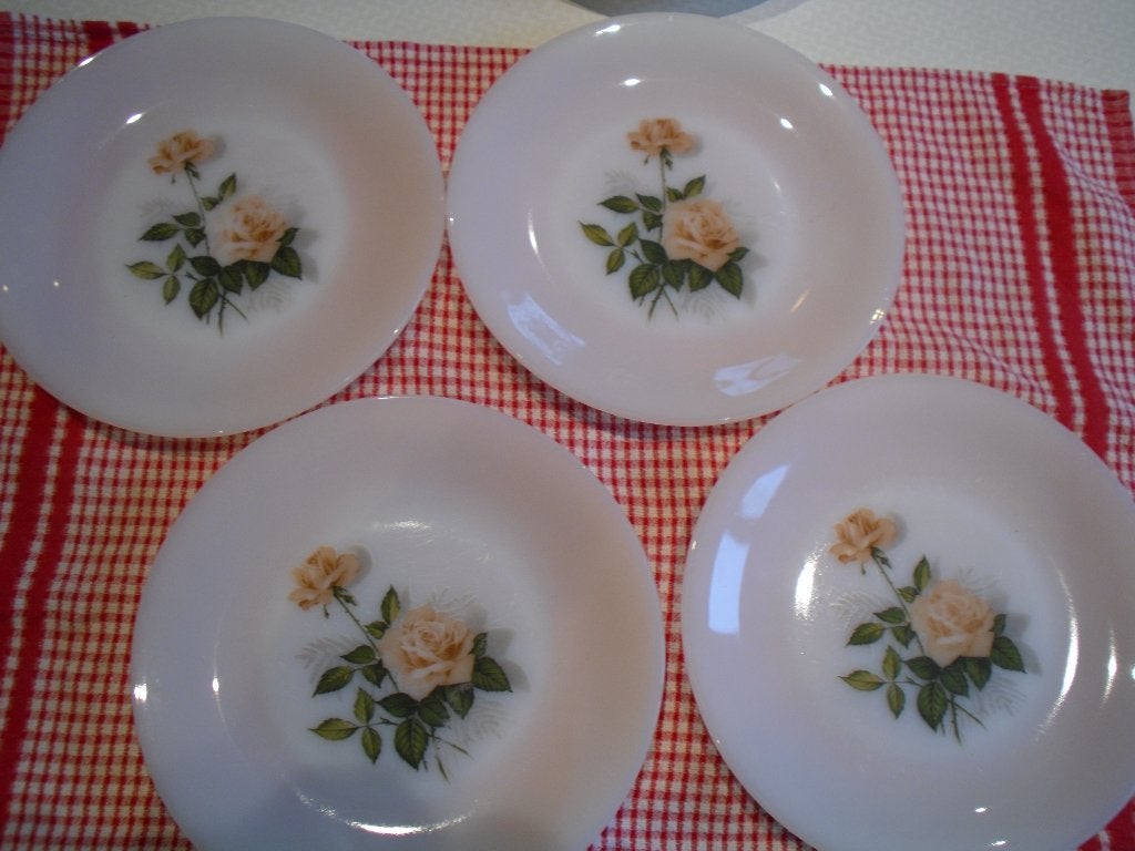 Huit assiettes plates Arcopale. Diamètre 23 cm., Maison & Meubles, Enlèvement, Assiettes(s)