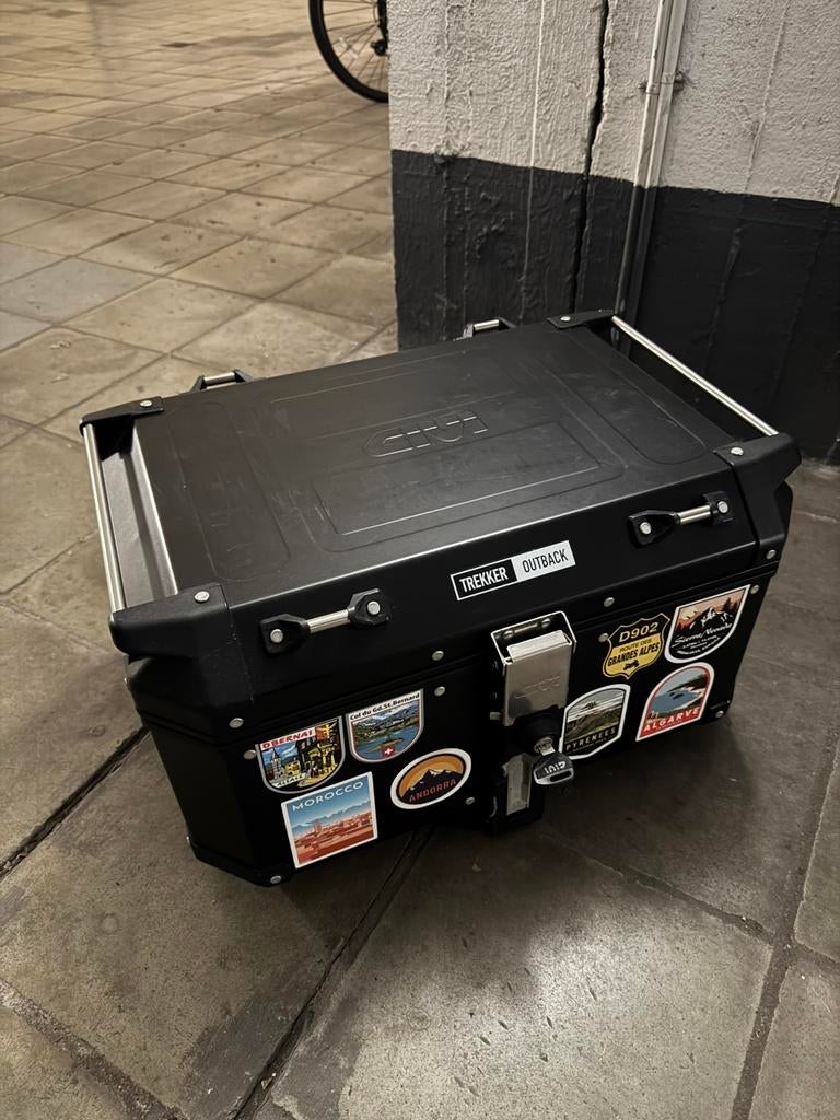 Top case moto Givi Trekker Outback 58L, Motos, Accessoires | Valises & Sacs, Enlèvement, Utilisé