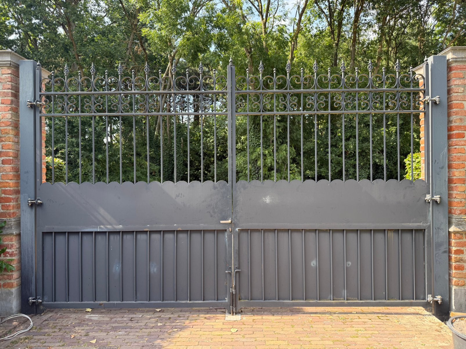 Smeedijzeren dubbele draaipoort met sierwerk - opritpoort, Tuin en Terras, Tuinpoorten, Ophalen, Draaipoort