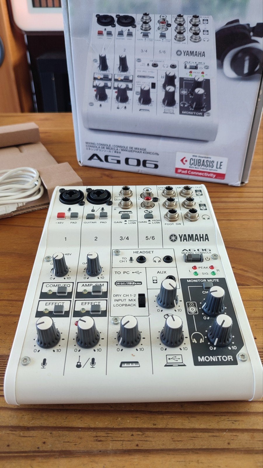 Table de mixage Yamaha AG06, Enlèvement, Comme neuf, 5 à 10 canaux, Entrée micro