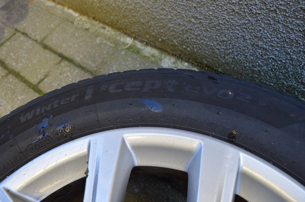 Pneus avec jantes BMW X1 ou X2, Autos : Pièces & Accessoires, Pneus hiver, 205 mm, Enlèvement, Utilisé