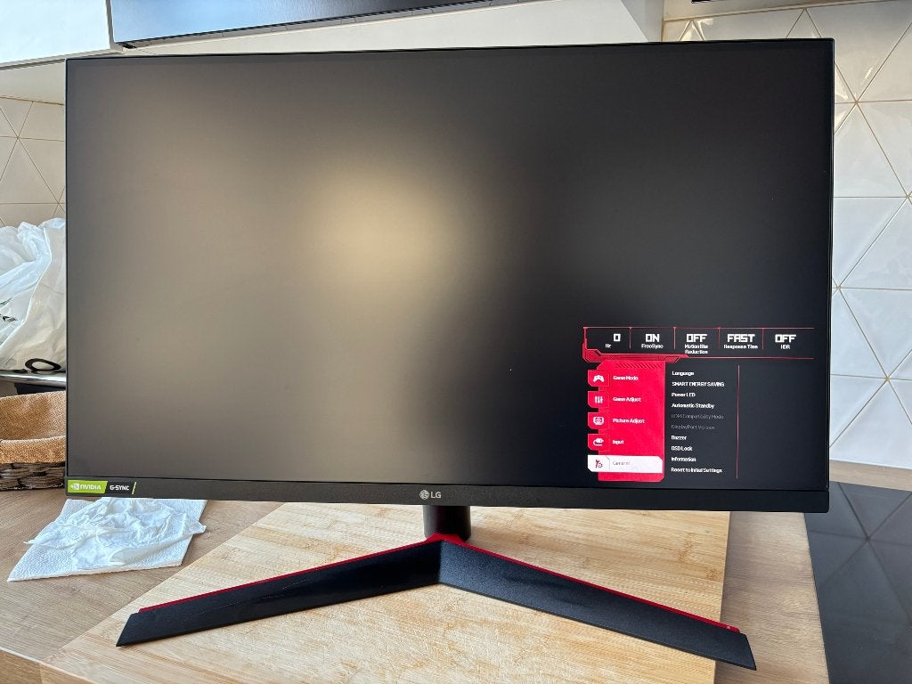 LG UltraGear 27GN800-B – Écran Gaming 27" 2K/QHD 144Hz HDR10, Gaming, IPS, Moins de 1 ms, Enlèvement