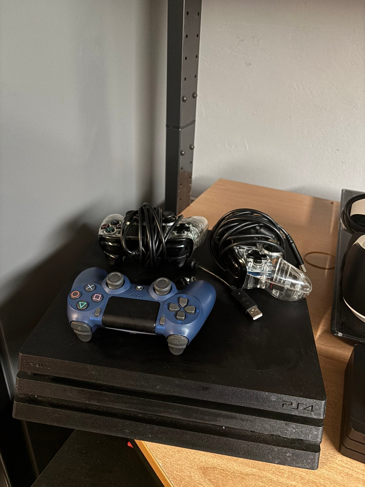 Ps4 pro met 3 controllers in topstaat, Games en Spelcomputers, Ophalen, Zo goed als nieuw, Pro