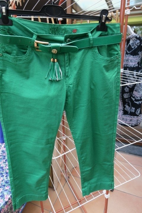 Broek 7/8 nieuw met riem groen Onado Jeans mt 42, Kleding | Dames, Broeken en Pantalons, Onado Jeans, Maat 42/44 (L), Nieuw, Ophalen of Verzenden