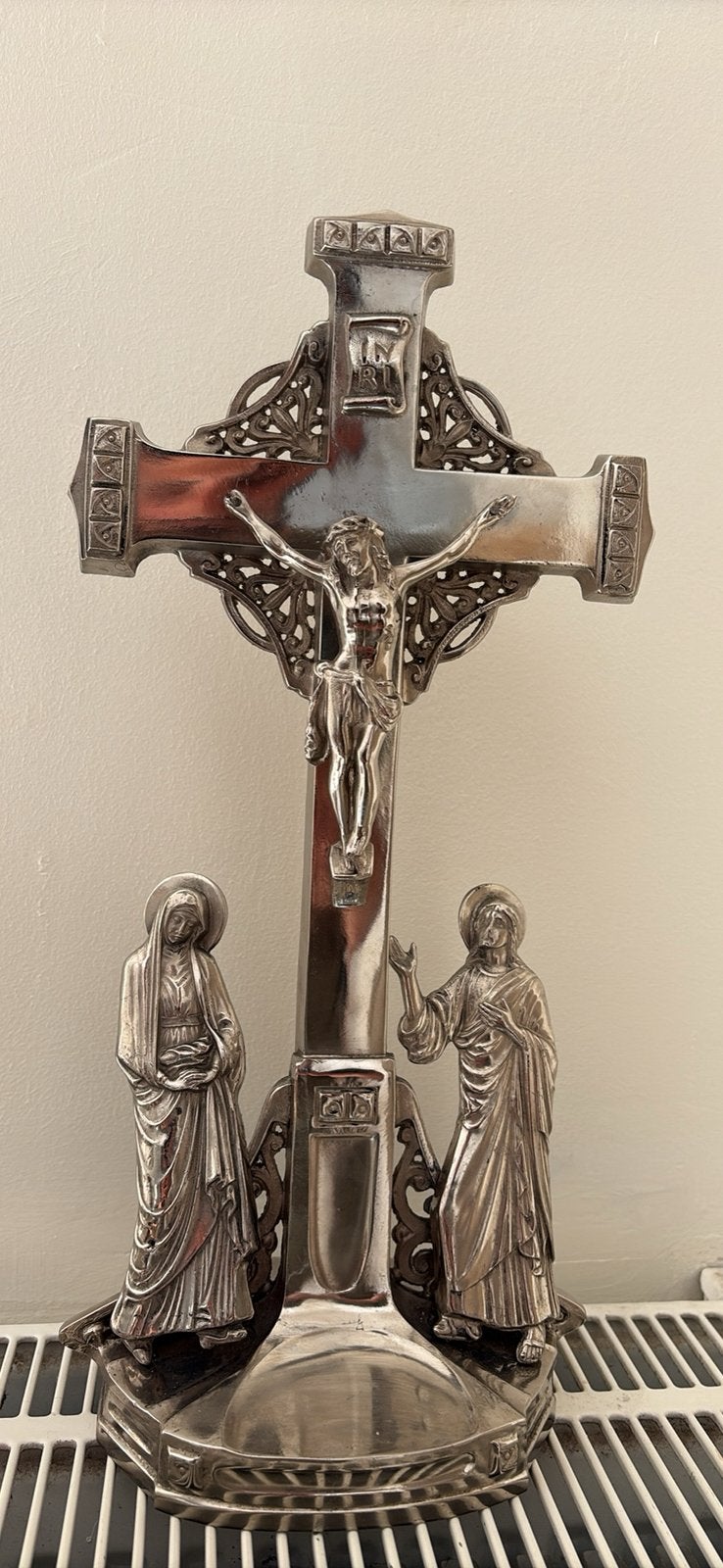 Grand Calvaire de table Chrétien en métal, Antiquités & Art, Enlèvement ou Envoi