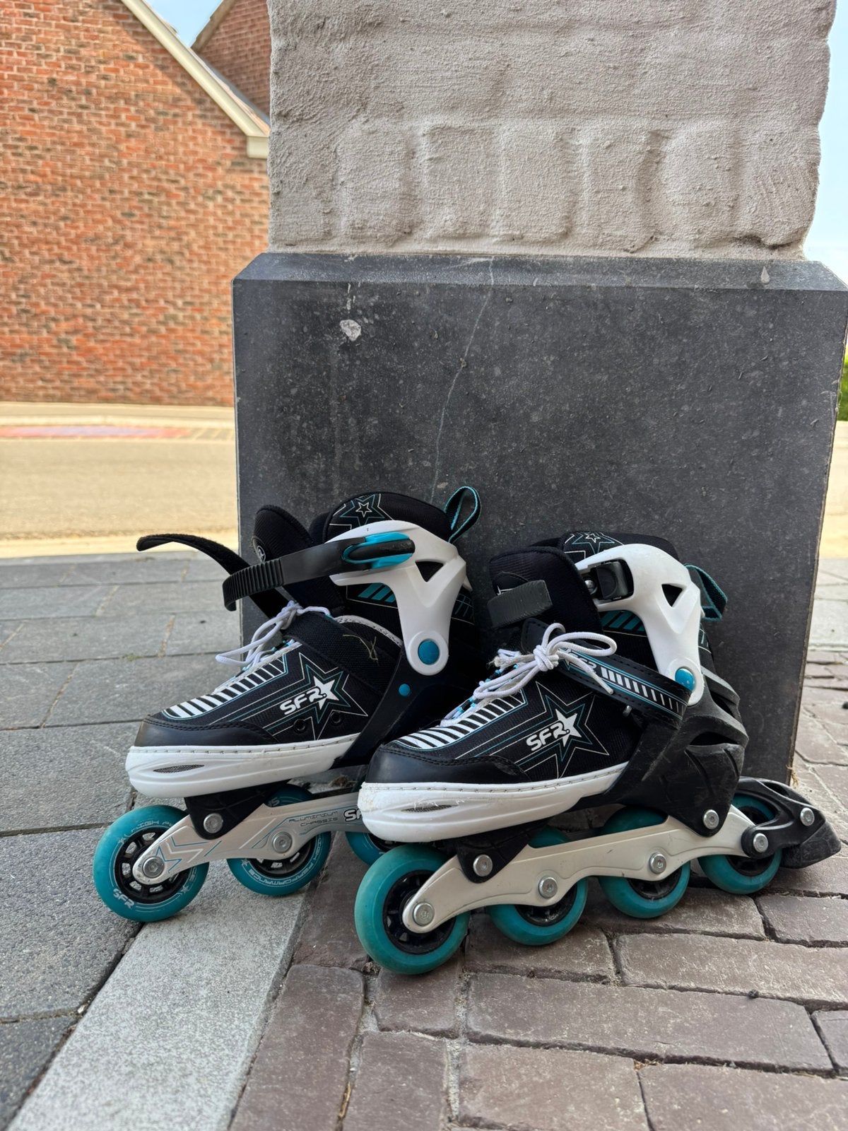 Patins à roues alignées garçons tailles 35,5 à39,5 réglables, Autres marques, Rollers 4 roues en ligne, Réglable, Comme neuf