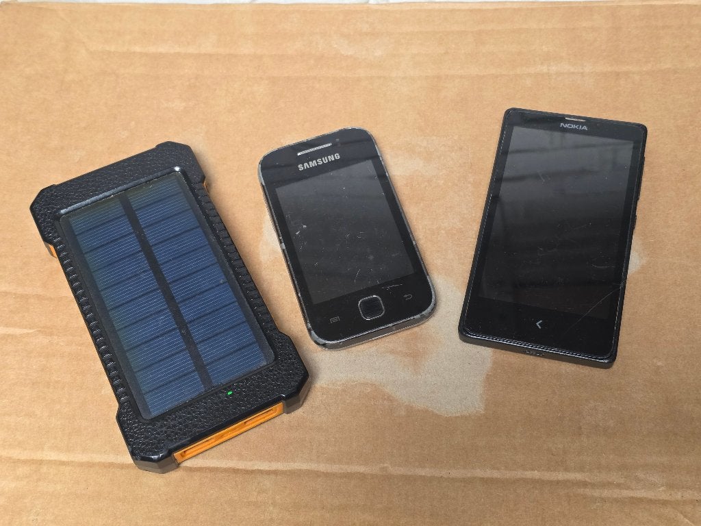 2X GSM en Solar laadbare power bank, Ophalen, Gebruikt, Overige modellen