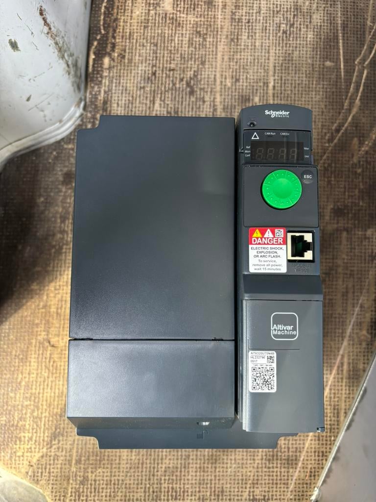 Frequentieregelaar Schneider ATV320U75N4B 7.5kW - 10HP, Hobby en Vrije tijd, Ophalen of Verzenden, Zo goed als nieuw