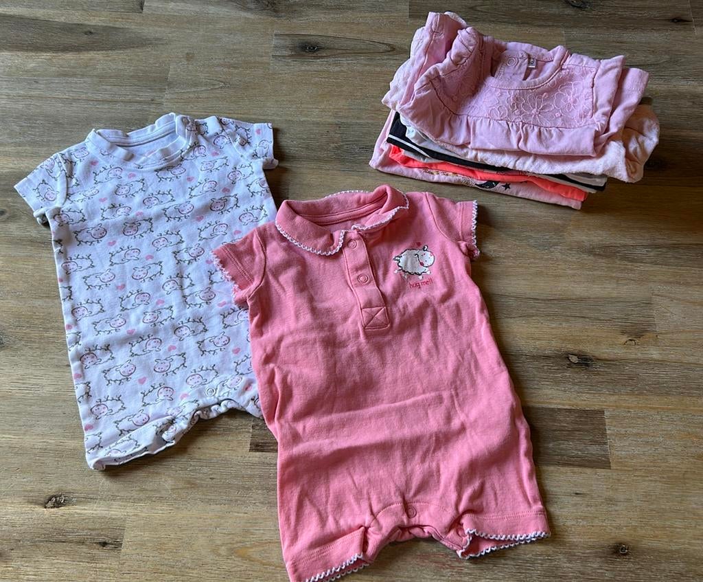 Lot de vetements 1 mois, Ophalen of Verzenden, Zo goed als nieuw, Meisje