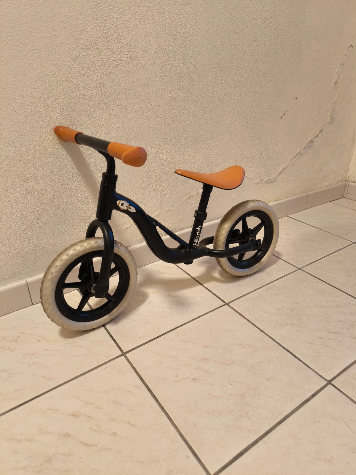 Loopfiets chillafish 10’, Kinderen en Baby's, Ophalen, Zo goed als nieuw, Loopfiets