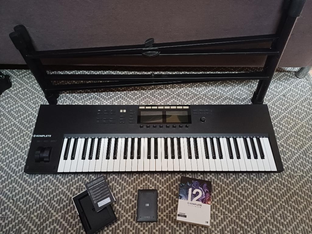 Native Instruments Komplete 12, Connexion MIDI, Comme neuf, Envoi, 61 touches