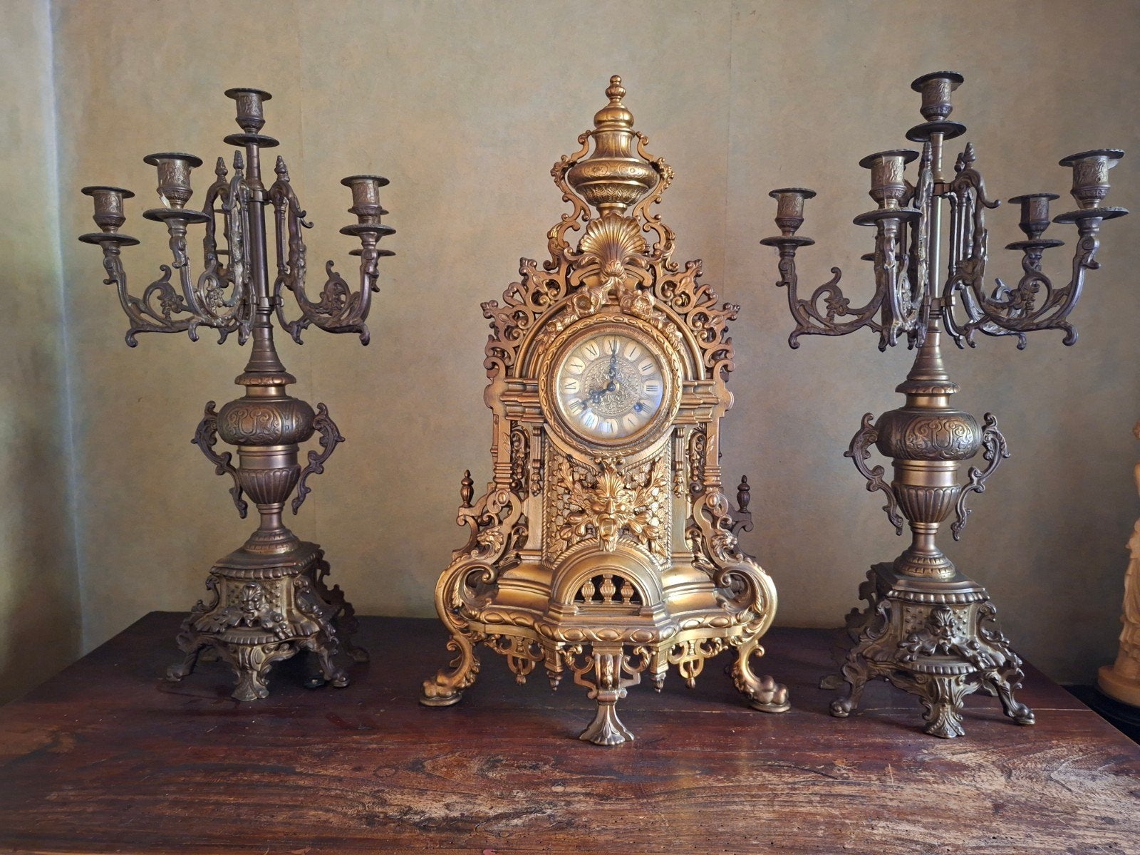grand ensemble de cheminée, Enlèvement