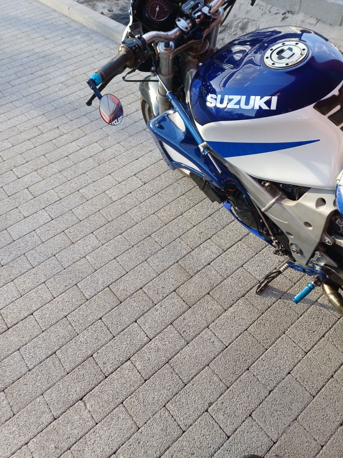 suzuki, 2 cylindres, Particulier, 1000 cm³
