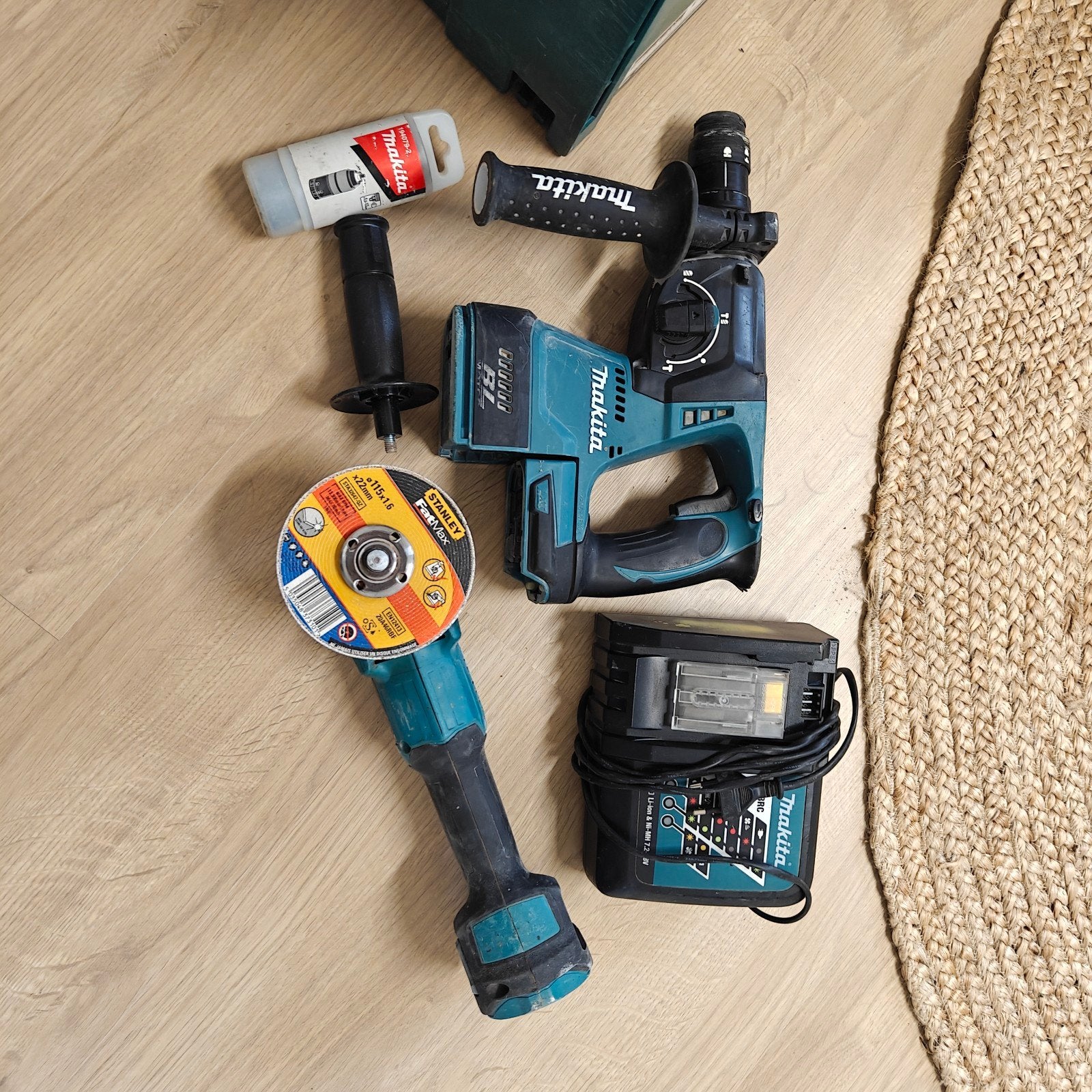 Makita klopboormachine + haakse slijper, Doe-het-zelf en Bouw, Ophalen, Gebruikt, Boor- en/of Breekhamer