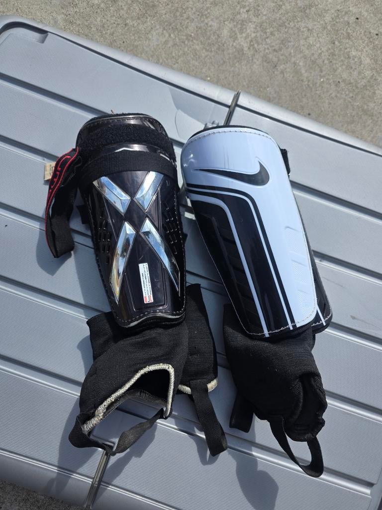 Protège-tibias Nike + Umbro (taille XL) — football, Taille XL, Enlèvement ou Envoi, Utilisé, Set