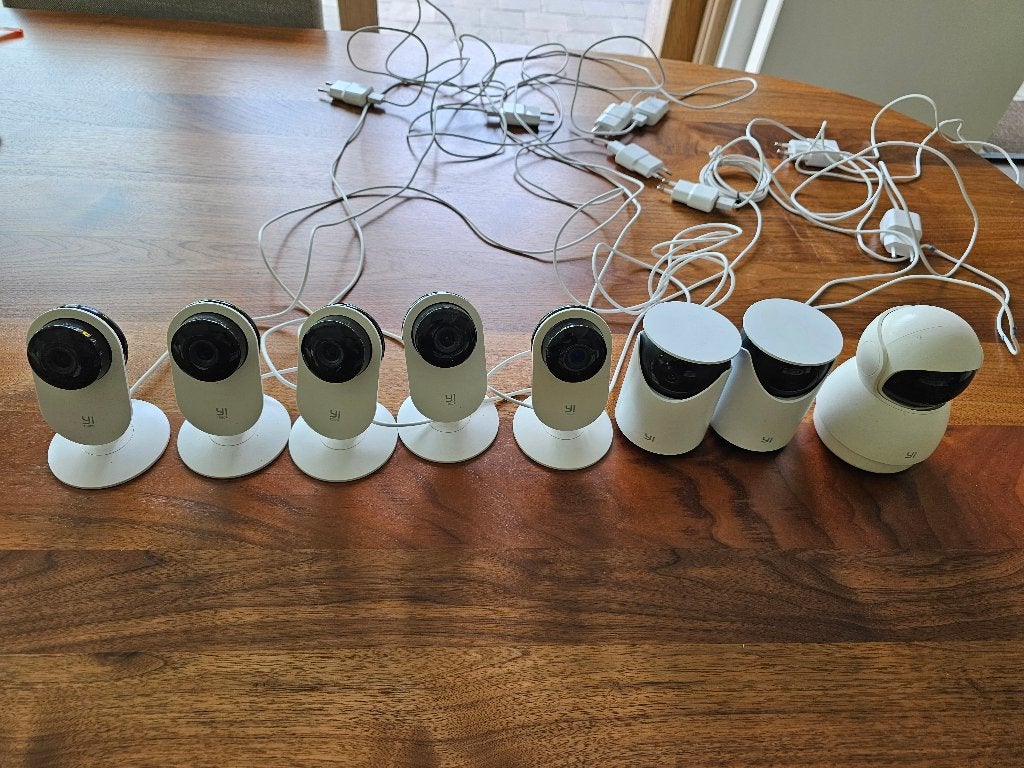 8 binnenhuis bewaking camera waarvan 3 beweegbare, Audio, Tv en Foto, Ophalen of Verzenden, Zo goed als nieuw, Binnencamera