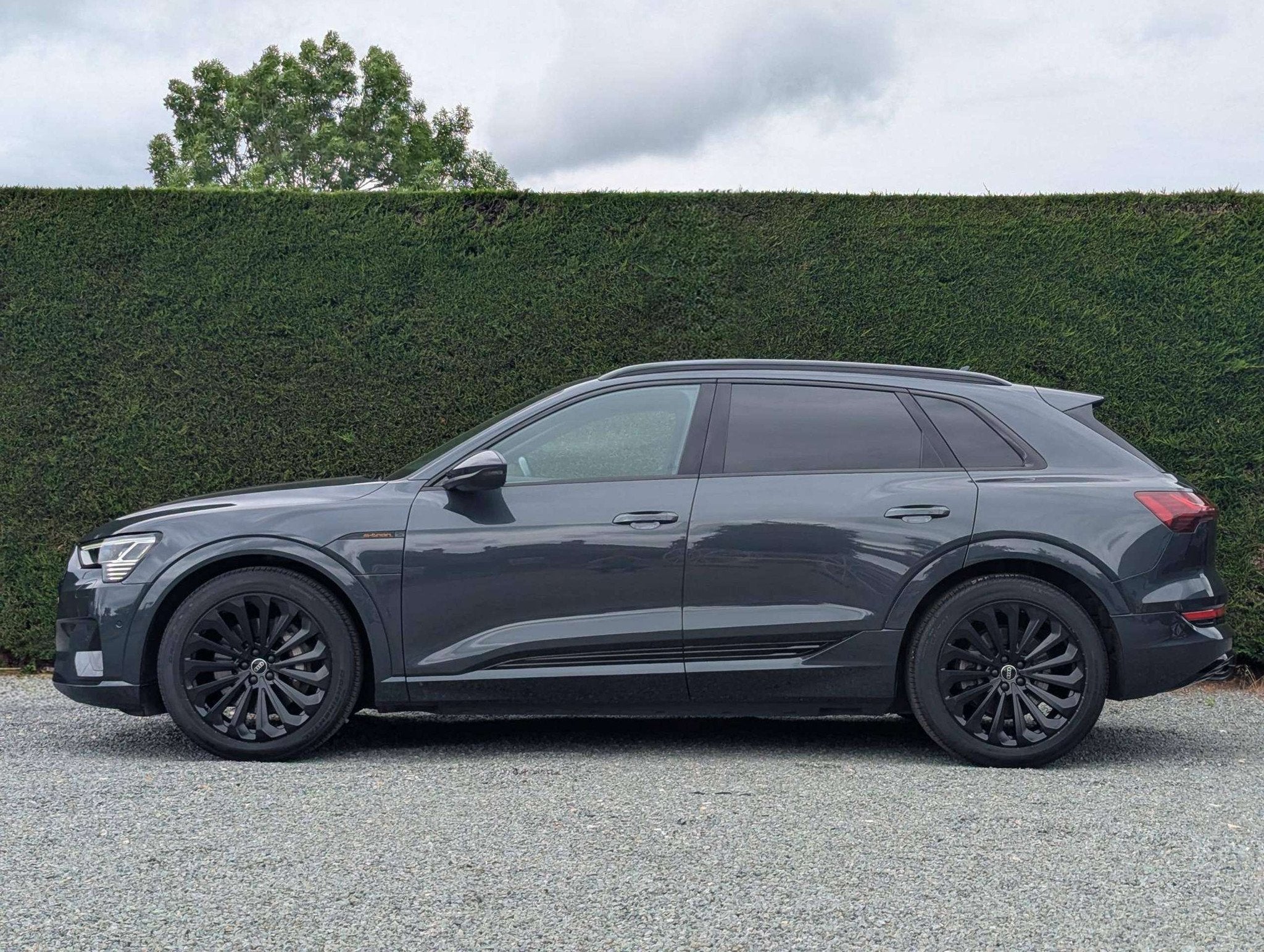 Audi Q8 e-tron ! verkocht!(Q8) S-line- opendak- trekhaak - h, Auto's, Audi, Automaat, Zwart, 408 pk, Q8 e-tron