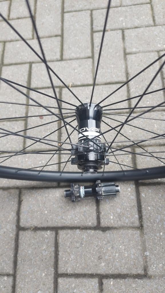 Roue avant Roval carbon 29"15x100., Roue