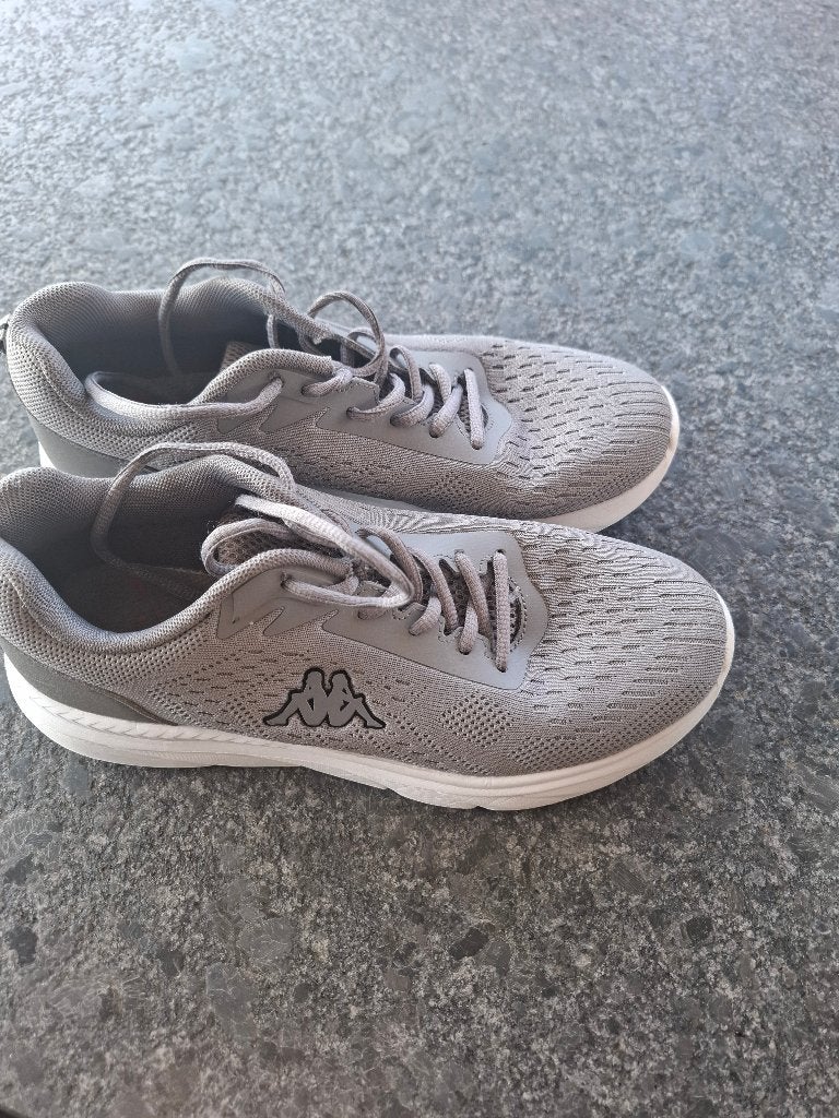 Adidas mt 41, Adidas, Hardloopschoenen, Ophalen of Verzenden, Zo goed als nieuw