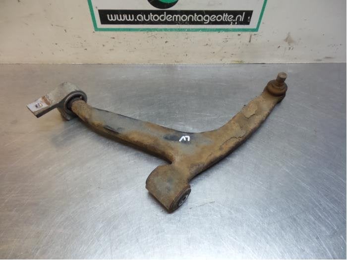 Bras de suspension avant gauche d'un Peugeot Partner (Partne, -, 3 mois de garantie, Utilisé, -