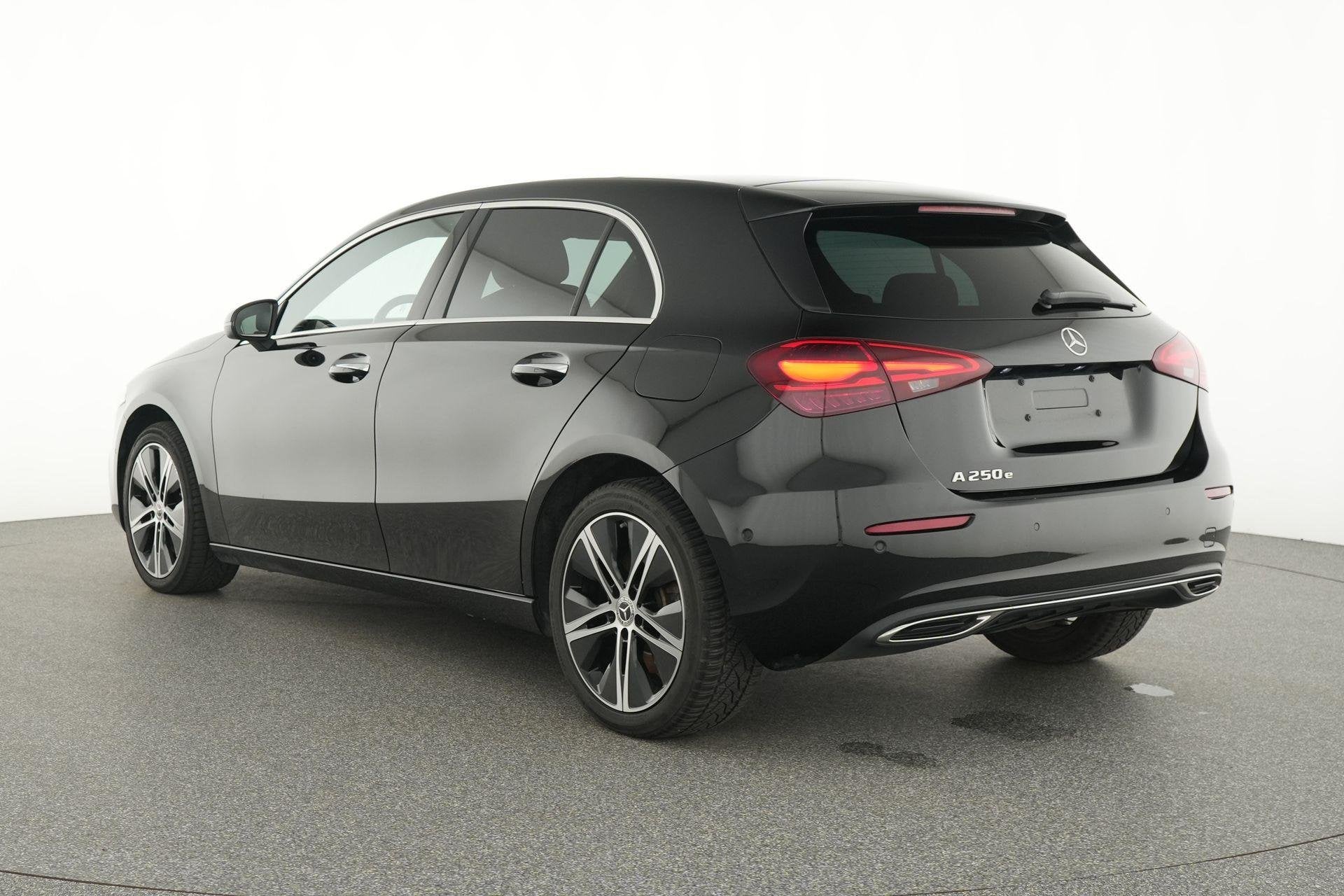 Mercedes-Benz A-klasse 250 e Hatchback Luxury Line | Panoram, Auto's, Stof, Gebruikt, 4 cilinders, 16 kWh