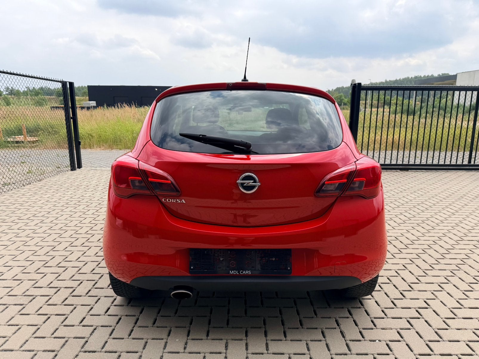 Opel Corsa 1.4 Benzine - Black Edition, Auto's, Dealer onderhouden, Stof, 3 deurs, Rood