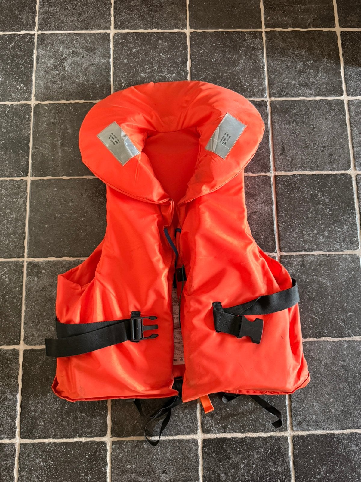 Reddingsvest 100N, Ophalen, Zo goed als nieuw