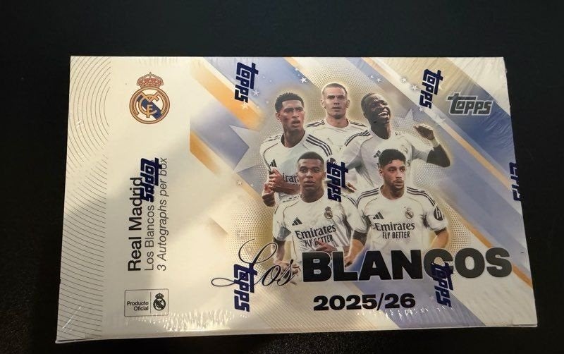 Topps Real Madrid Los Blancos 2025/26 Boosterbox, Ophalen of Verzenden, Nieuw, Boosterbox, Foil