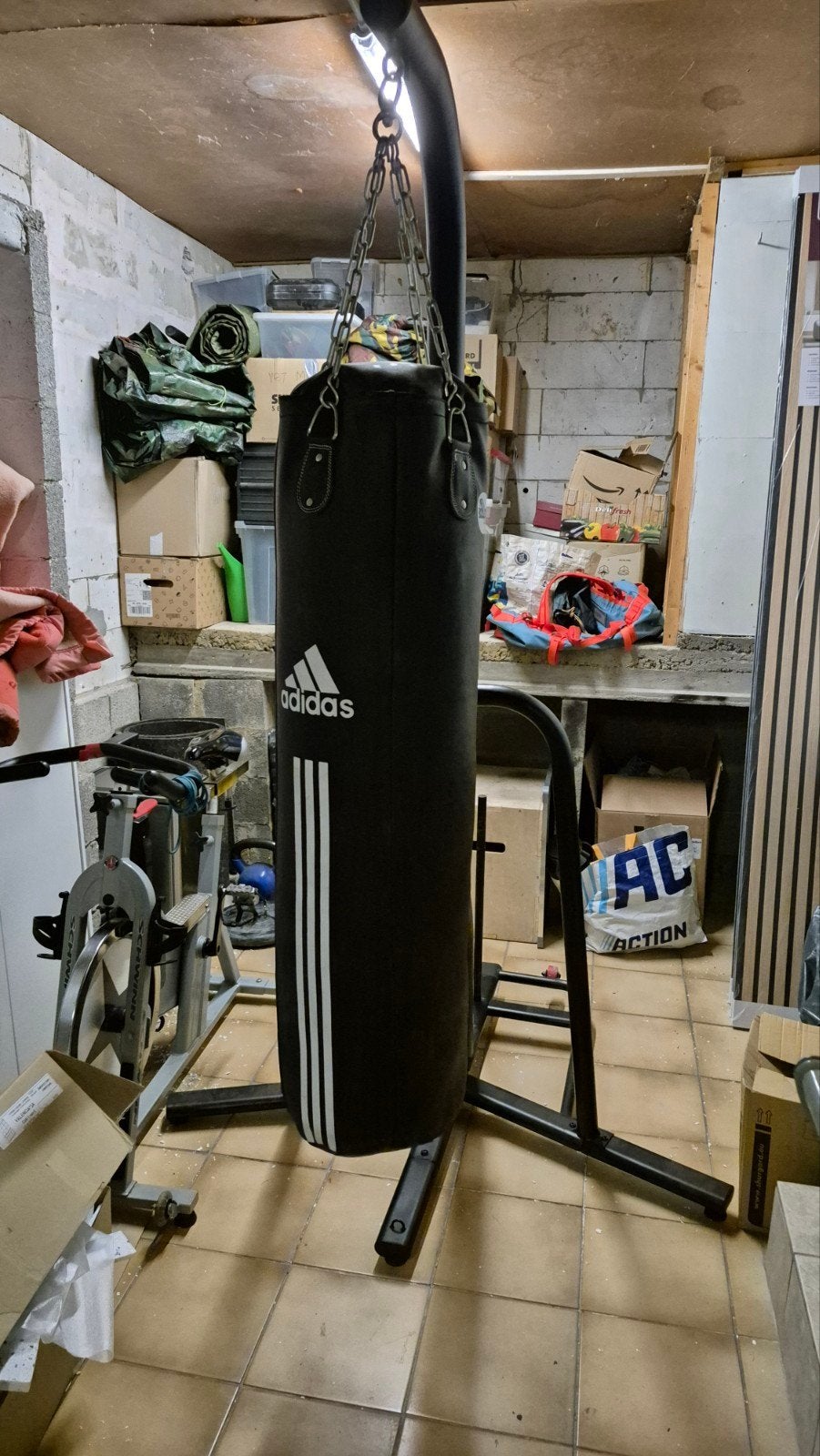 Sac de frappe et structure de soutien., Enlèvement