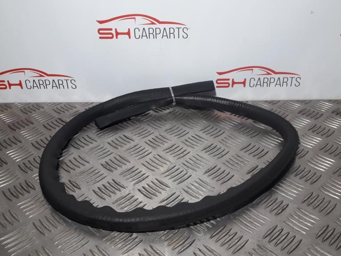 Portierrubber 4Deurs links-achter van een Suzuki Alto, Gebruikt, -, -, Ophalen of Verzenden