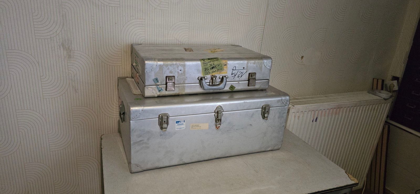 ancien deux coffres en aluminium très léger en parfait état, Enlèvement ou Envoi
