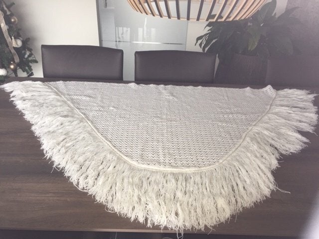 Witte driehoeksjaal, Kleding | Dames, Mutsen, Sjaals en Handschoenen, Ophalen of Verzenden, Zo goed als nieuw, Sjaal