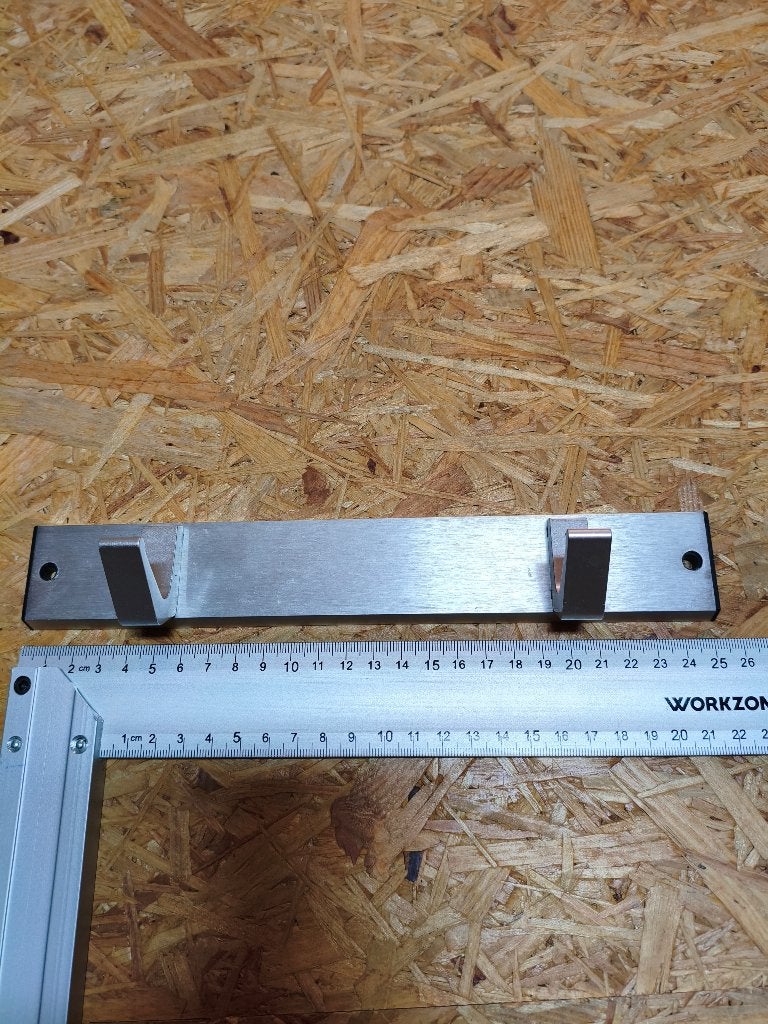 Moderne aluminium kapstok / handdoekrek, Ophalen, Zo goed als nieuw, Metaal, Wandkapstok