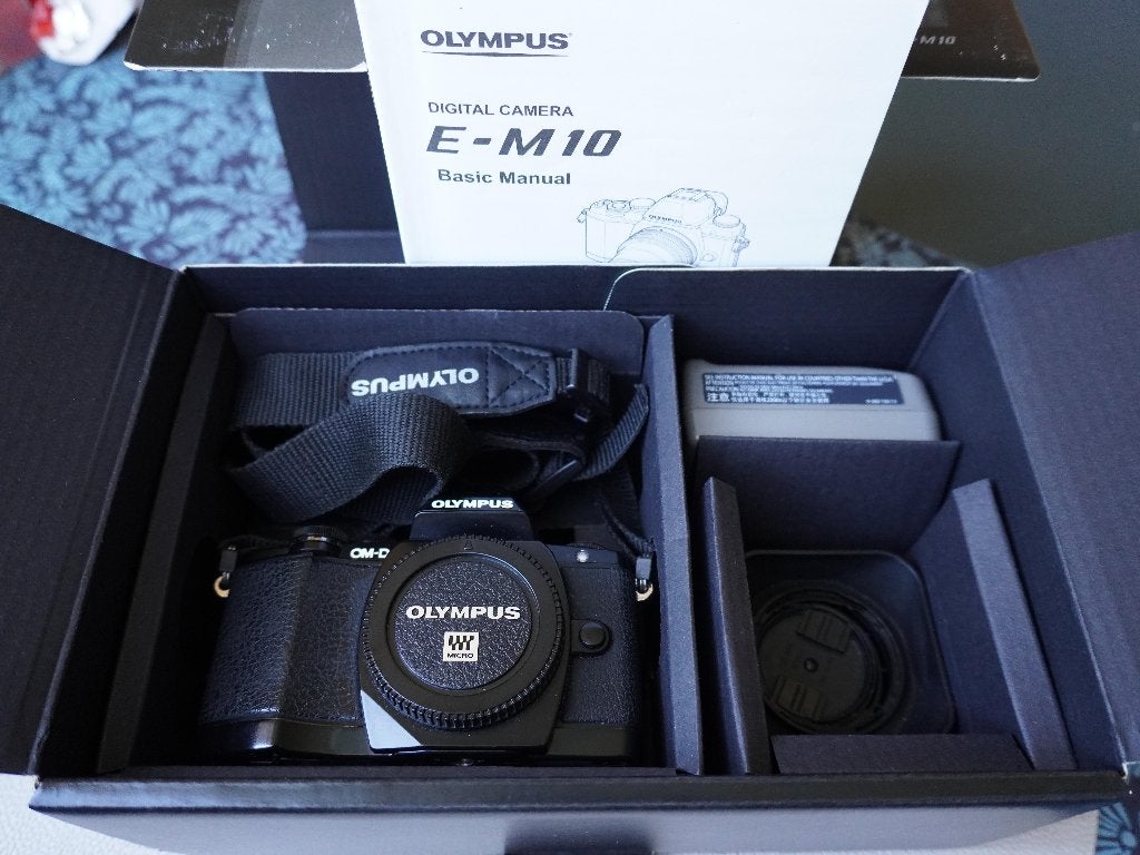 Boitier Olympus OM-D E-M10 + accessoires, Audio, Tv en Foto, Fotocamera's Digitaal, Gebruikt, Lensdop, Ophalen of Verzenden, Bluetooth