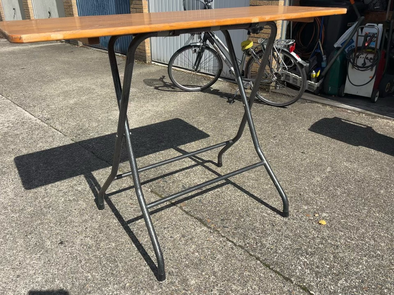 Tafel opplooibaar op staande hoogte., Ophalen