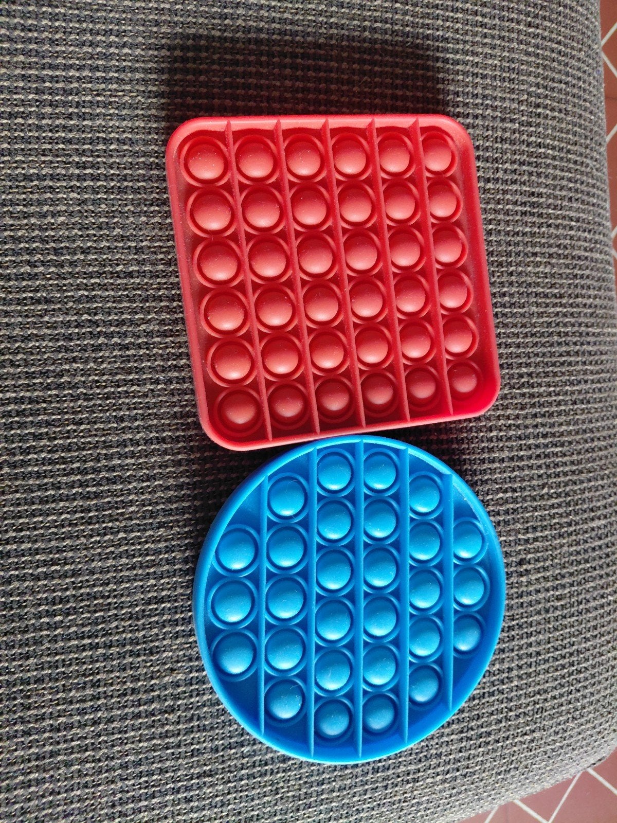 Pop it een blauwe een een rode, Ophalen of Verzenden