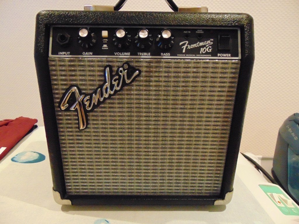 Gitaar Stratocastor Royson + versterker Fender frontman 10w., Muziek en Instrumenten, Ophalen, Zo goed als nieuw, Elektrisch, 6-snarig