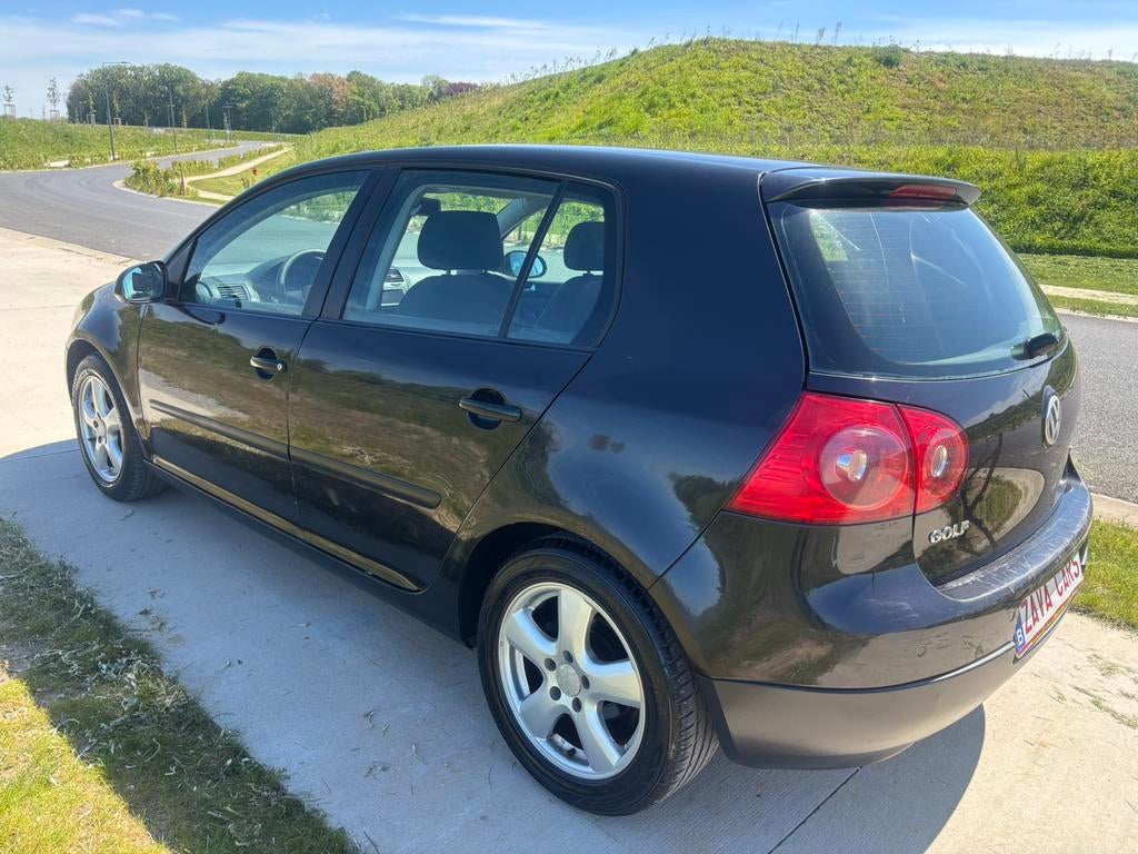 Volkswagen Golf 5 2.0 SDI premier propriétaire 213000KM, Auto's, 4 cilinders, Zwart, Parkeersensor, Bedrijf