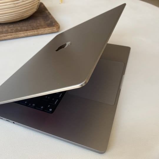 MacBook Pro 16" M1 Pro (10‐core) – 1TB, Computers en Software, Apple Macbooks, 1 TB of meer, Zo goed als nieuw, 16 inch, Azerty