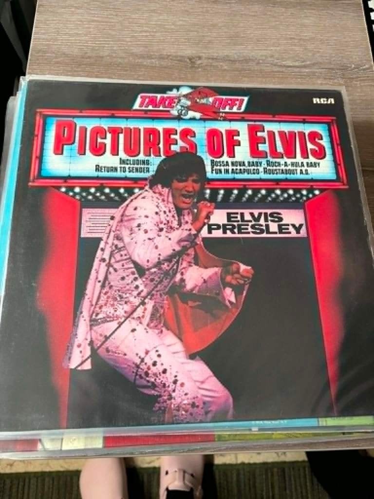 Elvis lp, pictures of Elvis, take off, Mag weg voor 10 euro., Enlèvement ou Envoi, Rock 'n' roll, Comme neuf, Housse de protection extérieure