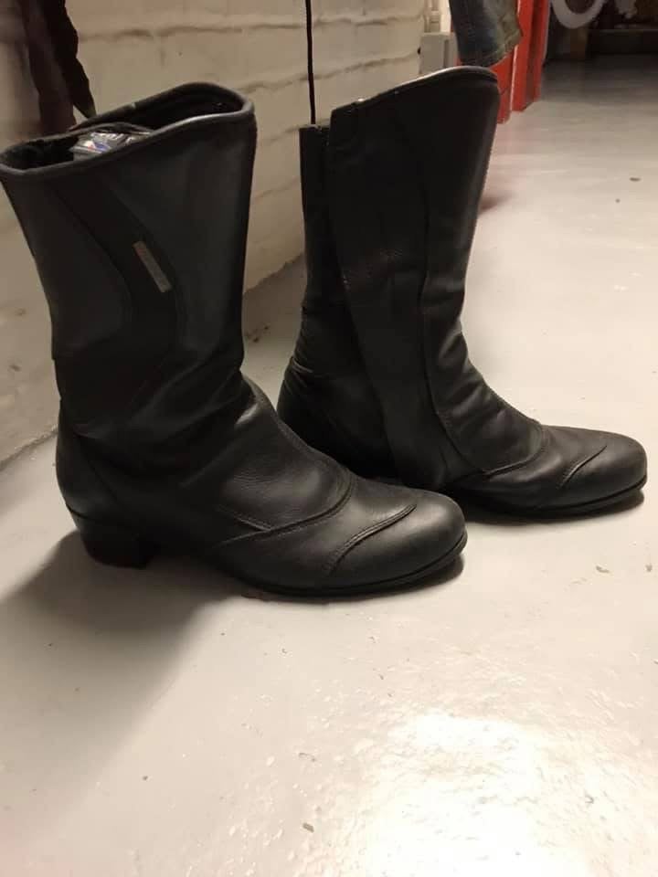 Bottes moto dame, Enlèvement, Bottes