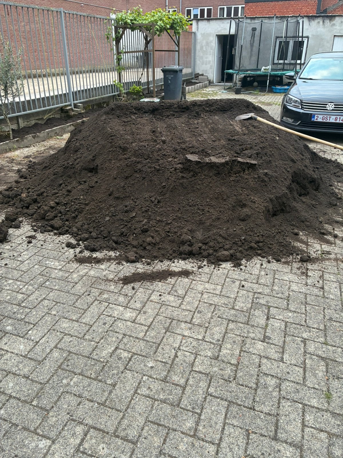 Zwarte grond. Gratis, Enlèvement, Comme neuf